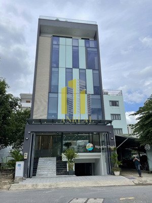 văn phòng cho thuê hiện đại 135m2 giá 28 triệu