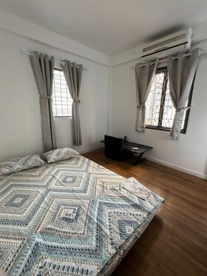 cho thuê phòng bancol- 2 cửa sổ to cmt8 - gần công viên lê thị riêng