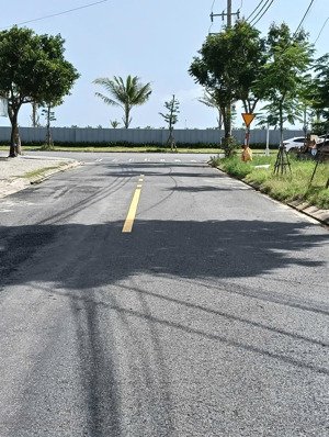 lô góc có diện tích 194,6m², tọa lạc tại đường huỳnh thị một giao tân trà