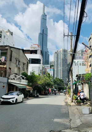 bán nhà phố ngay đường d2 kế bên đại học hutech,dt 5.2x16m