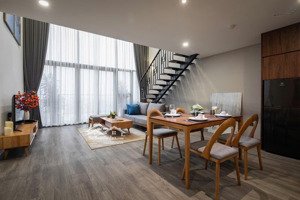 gia đình tôi cần cho thuê căn hộ cao cấp tại pentstudio - 699 lạc long quân giá 17tr. lh 