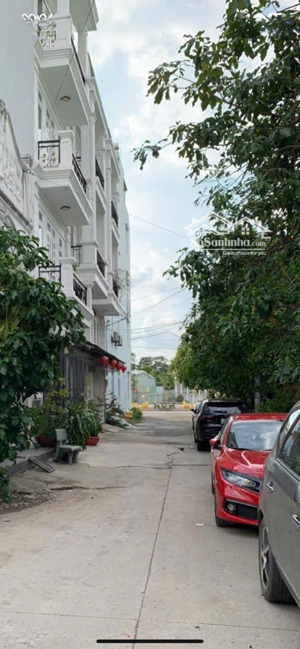 bán nhà 1 trệt 3 lầu đường tl19 p. thạnh lộc q12,
gần ngã tư ga, chợ cầu đồng, bách hóa xanh