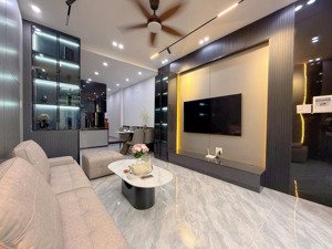 bán gấp nhà 3 tầng đủ công năng, hướng đông nam, kiệt ô tô, tiện ích xung quanh