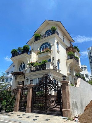 hạ giá bán biệt thự 4 tầng đường nguyễn thành ý, q1. 12.5mx15m, hđt: 120triệu, giá bán 52 tỷ