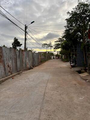 chỉ 849 có luôn lô đất hẻm 264 Ama Khê giữa khu dân cư đông đúc sổ chung