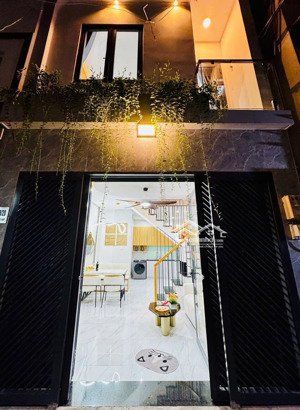 chính chủ bán nhà mới p10, gò vấp, full nội thất, hẻm văn hoá, sổ hồng riêng, dọn vào ở ngay!