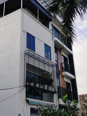 ô tô đỗ cửa, nhà 5 tầng, full nội thất tại phúc lợi, giá 8.6 tỷ