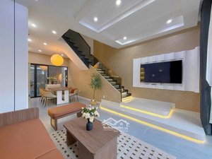 bán gấp nhà đẹp 4 tầng mặt tiền sơn trà, có hồ bơi, giếng trời, đầy đủ công năng, giá tốt