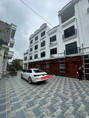 bán căn 32m 4 tầng phụng châu ô tô đỗ sân 3,65 tỷ gần đh thể dục thể thao