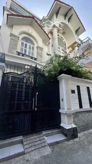 bán biệt thự thảo điền. p.thảo điền. quận 2. dt: 11x25(nở hậu 13 )cn 304m2 kc: 3 tầng gía 105 tỷ