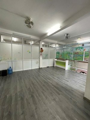 cho thuê mặt bằng trệt suốt đường điện biên phủ quận bình thạnh dt 7x20m. giá 30tr/tháng