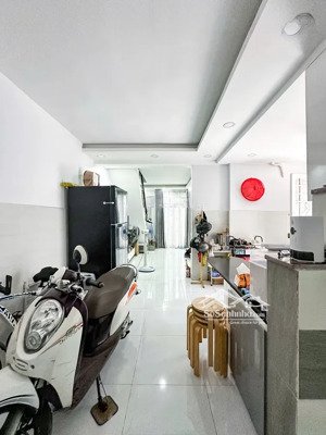 khu phân lô hxh kinh doanh - lô góc 3 mặt thoáng - 49m2 - 2 tầng - để xe thoải mái - 8.5 tỷ tl.