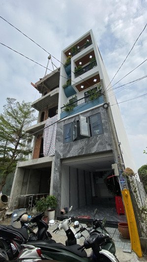 nhà 1 trệt 1 lửng 3 lầu trước cổng trường học, full nội thất giá 6.8 tỷ. lh 