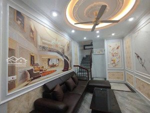 nhà thiết kế đẹp, sẵn ở, trung tâm, gần chợ, trường bao la tiện ích.ô tô đỗ gần nhà