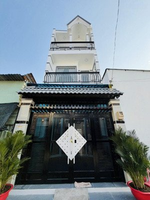 nhà mới ở ngay 3 tầng 6pn 4x18 tiện ở và buôn bán kinh doanh 5 tỷ 5