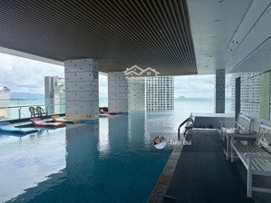 bán căn hộ khách sạn virgo nha trang cách biển 200m, dt 60m2,có 2 phòng ngủ , giá 4ty200