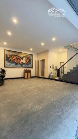 mặt phố nguyễn đổng chi, vỉa hè kinh doanh, 2 mặt ngõ, 178m2, mặt tiền 11m,thuê nhẹ 120 triệu,62 tỷ