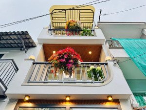 nhà phố giá rẻ hẻm xe hơi trệt 2 lầu chỉ sau căn mặt tiền đương nguyễn duy cung, p12, gò vấp