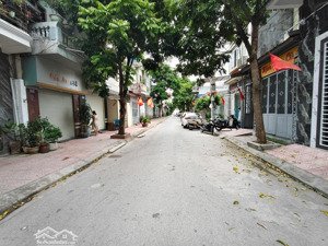 mặt đường hàm nghi (đoạn đẹp) - 43m2 - mặt tiền 4,12m - 3 tầng cũ - cạnh ngõ - giá 4,4 tỷ