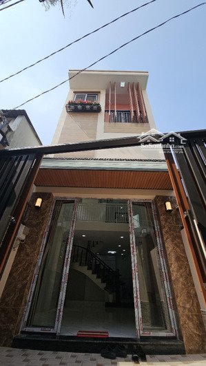 nhà đẹp 3 tầng lầu sát bên mặt tiền đường