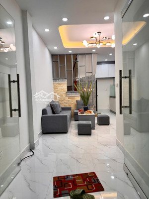 chính chủ bán nhà mới 5 tầng 30m2, ô tô đỗ cửa tại hồng mai, hai bà trưng, full nội thất, sổ đỏ