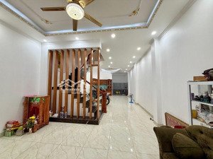 nhà 3 tầng đón tết, phường linh chiểu, ngay chợ thủ đức dt 85m2 giá 7tỷ, shr.