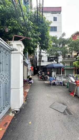 bán toà nhà 6 tầng khu chia lô trung hoà nhân chính - dt 80m - giá 34 tỷ . lh : 