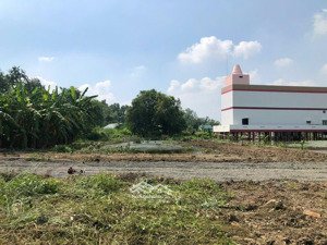 đất thổ + vườn thích hợp xây dựng nhà vườn, nhà yến hoặc trại chăn nuôi.