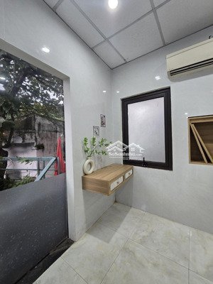 bán nhà đẹp full nội thất - dọn vào ở ngay - vị trí trung tâm đường lê duẫn - giá chỉ nhỉnh 3 tỷ.