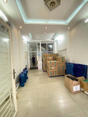 cho thuê nhà mặt tiền đuờng a, tân phú. 5 phòng ngủ, 6 toilet. vị trí đẹp, giá tốt.