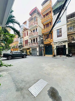 bán nhà tây hồ: 6 tầng thang máy, ô tô 16 chỗ đỗ cửa, nhà mới.