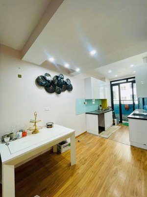 bán căn hộ chung cư nam trung yên , nhà mới ở ngay , tầng trung đẹp , giá hấp dẫn