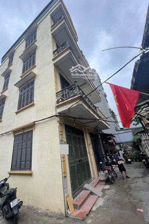 nhà đẹp trương định,ô tô 7 chỗ vào nhà, ngõ nông-rộng,sau qh ra mặt phố, ở ngay.