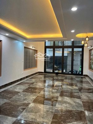 cho thuê mp hàng trống, dt: 70m2 x 5 tầng, mt: 4m, giá thuê: 180tr, nhà mới, thang máy, ngay hồ