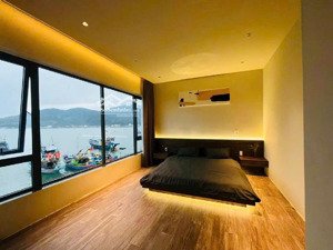 hạ 2 tỷ bán nhanh. villa view vịnh biển, 180 m² , giá chỉ 18.9 tỷ .