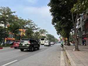 hiếm nhà mới thang máy 7 tầng mặt phố cổ linh đường 40m hè 8m sầm uất ngày đêm 35.3m2 giá 18.9 tỷ