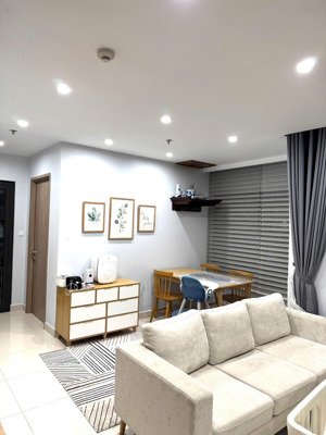 cho thuê căn 2pn2vs+ full đồ toà s105 giá 11tr/ tháng. lh xem nhà luôn.