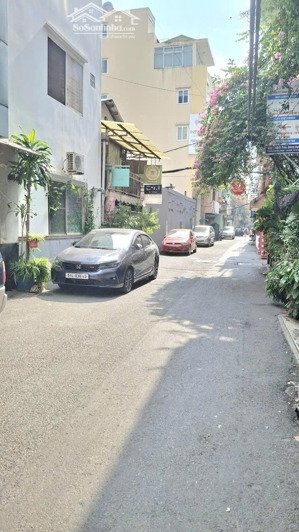 bán nhà quận 1 , gần mặt tiền đường , hẻm xe hơi , đất vuông vức , chỉ nhỉnh 7 tỏi