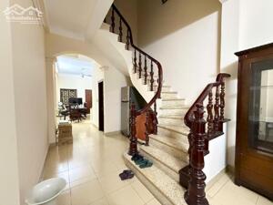 Nhà phố Kim Mã – Ngõ nông – Gần ô tô – Nhà đẹp – 2 thoáng – 69m2 – 4 tầng – 14.2 tỷ