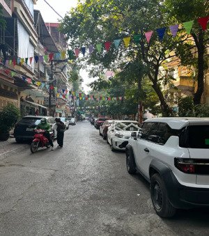 bán siêu phẩm nhà ô tô trong nhà, sổ đỏ hoa khôi cầu giấy , mặt tiền 4.5m, giá nhỉnh 12 tỷ