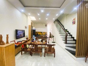 nhà đẹp ở ngay, đường ngô chí quốc, xe hơi vào nhà, 4pn, 100 m2 chỉ nhỉnh 6 tỷ