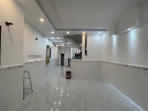 nhà đẹp 2 lầu kiến cố 3 phòng ngủ tô ký quận 12 4,5x15m hơn 4 tỷ hẻm xe hơi thông