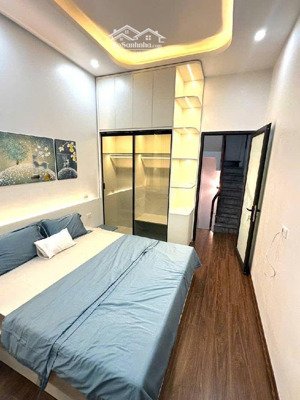 hơn 8 đồng-mặt phố chính kinh-lô góc-kinh doanh-mặt ngõ ô tô-full nội thất-5 tầng 4 ngủ-vị trí hot