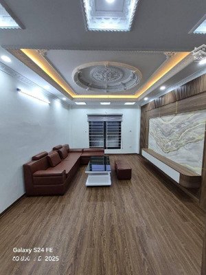 nhà mới ngũ hiệp gara ô tô giá tầm tiền