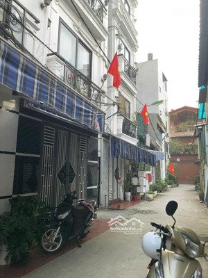 chỉ 8,3 tỷ có ngay nhà trung tâm hà nội ở ngay cho vợ chồng trẻ, chợ trường ngay nhà