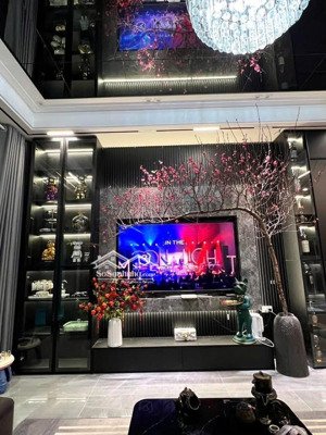 15 tỷ-thanh xuân
7 t thang máy lô góc 3 thoáng ở sướng -full nội thất xịn xây tâm huyết-kd ol