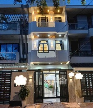 nhà 3 tầng 5pn sát lê văn việt gần metro số 1 nhà mới đẹp giá chỉ 6.x tỷ