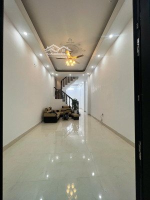 cần bán gấp nhà xuân thủy, mặt ngõ thông, nhà mới, 48m2*6t*5 ngủ, vài bước ra ô tô, sđcc siêu đẹp