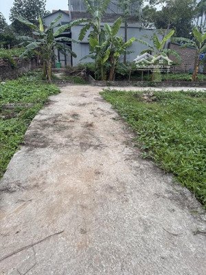 chính chủ cần bán mảnh đất 45m2 2tỷ sổ đỏ gần chợ gần trường học trung tâm giao thông thuận tiện.