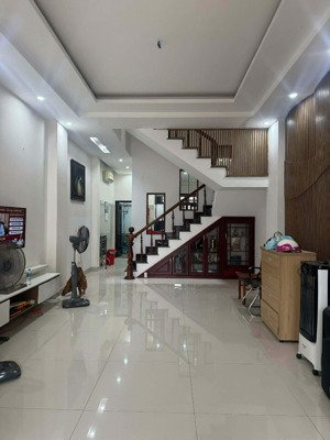 cho thuê nhà 2pn 3wc đường tôn thất tùng, gần nguyễn văn linh